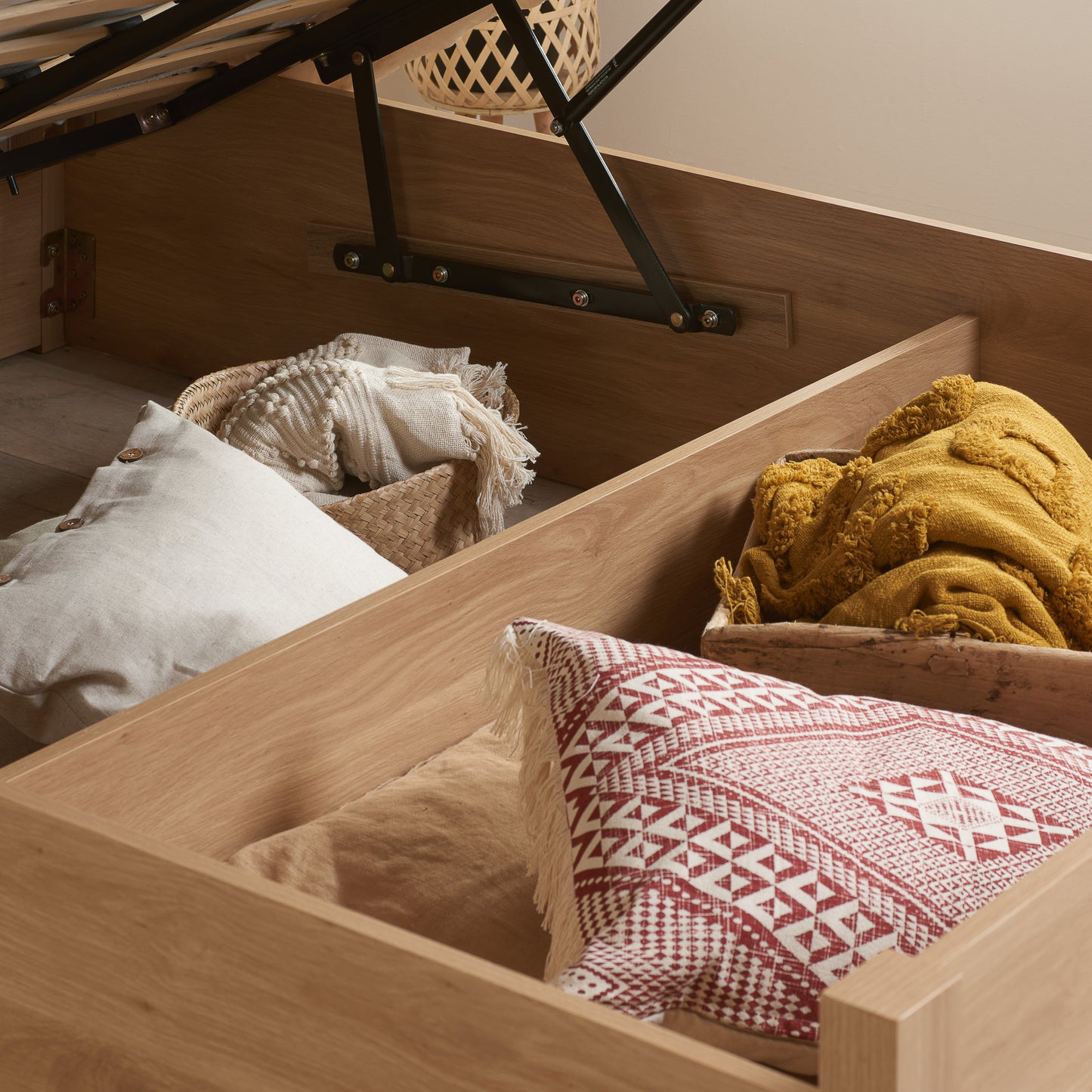 Croxley Ottoman Rattan Bed